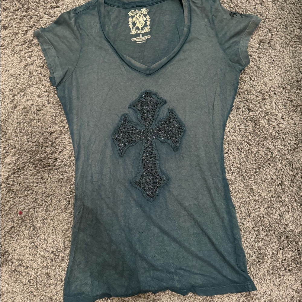 Blue/gray V-neck cross